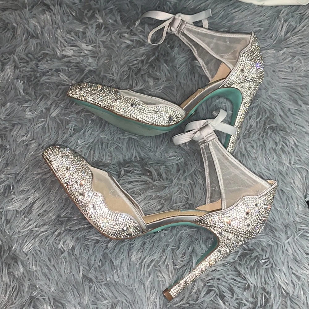 NIB Blue by Betsey Johnson  IRIS Silver Rhinestone Heels Women's Size 8M